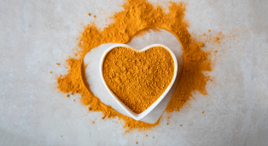 Przeciwzapalne działanie kurkumy. Jak wpływa na masę ciała?